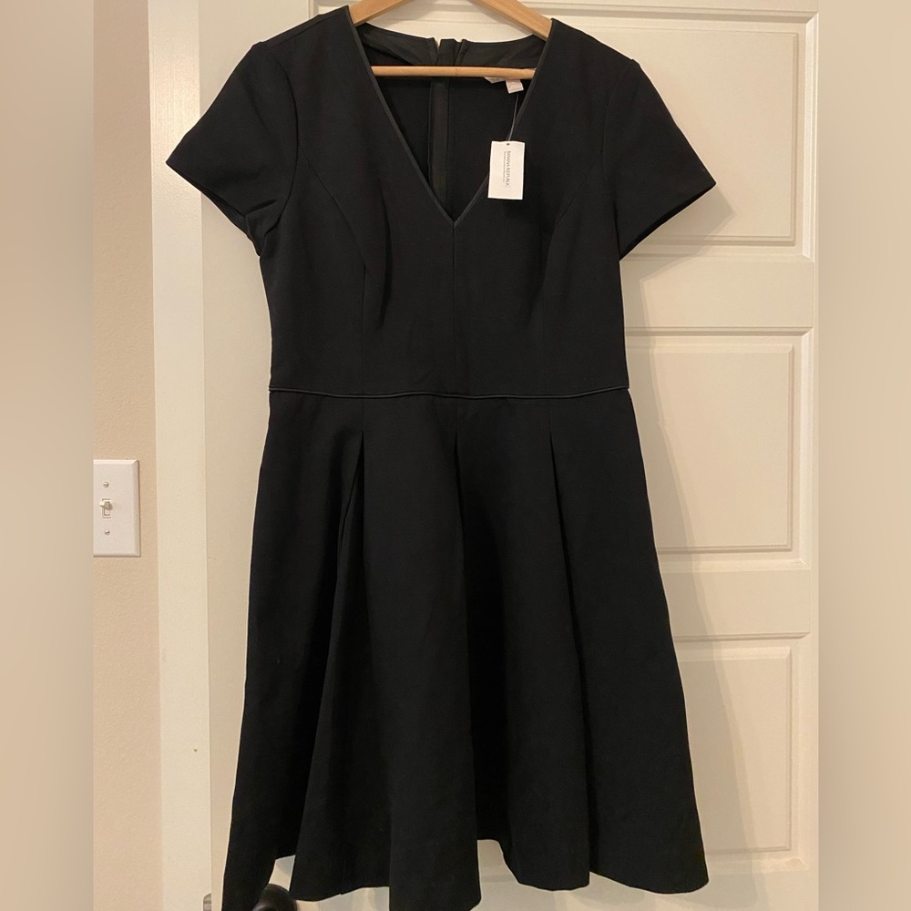 Banana Republic size 10 black midi length dress with rear zip detail. NWT